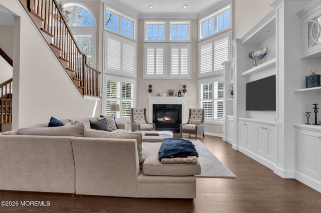 2 Whipple Way, Marlboro, NJ 07746