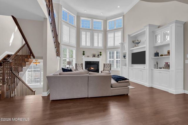 2 Whipple Way, Marlboro, NJ 07746