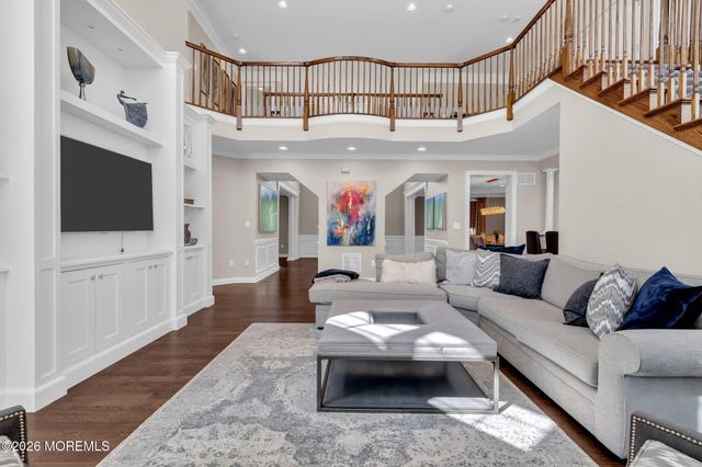 2 Whipple Way, Marlboro, NJ 07746
