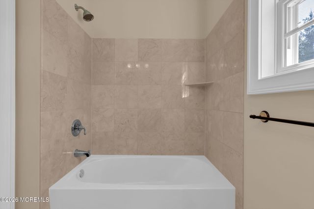 2 Whipple Way, Marlboro, NJ 07746