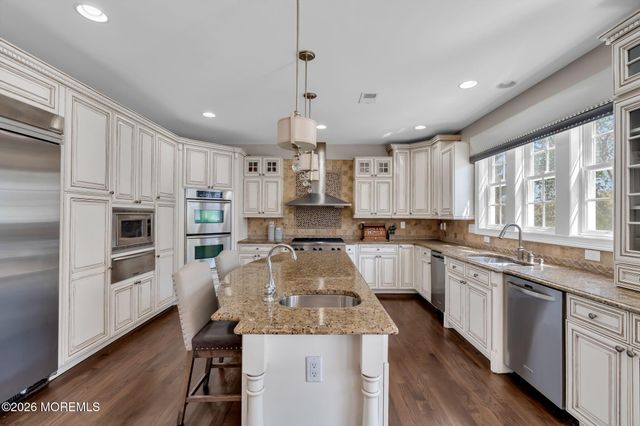 2 Whipple Way, Marlboro, NJ 07746