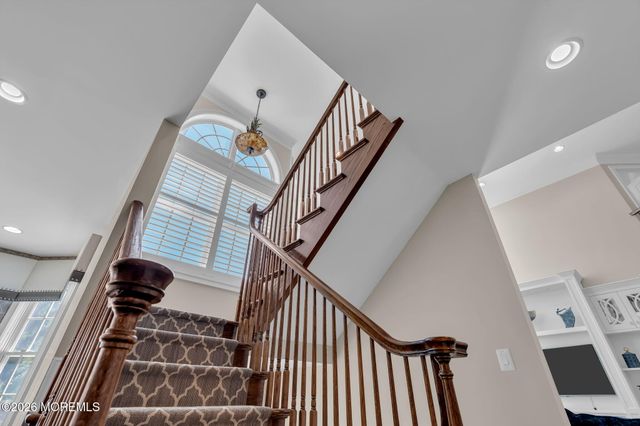 2 Whipple Way, Marlboro, NJ 07746