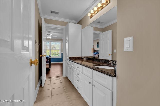 2 Whipple Way, Marlboro, NJ 07746