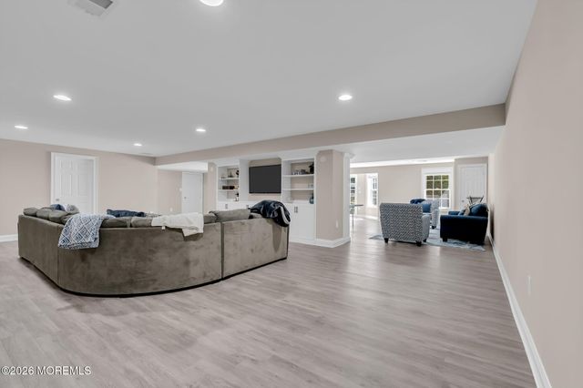 2 Whipple Way, Marlboro, NJ 07746