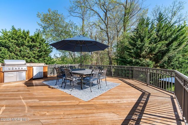 2 Whipple Way, Marlboro, NJ 07746