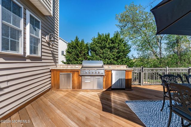 2 Whipple Way, Marlboro, NJ 07746
