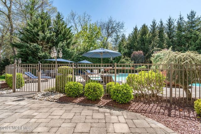2 Whipple Way, Marlboro, NJ 07746