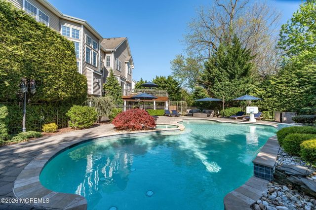 2 Whipple Way, Marlboro, NJ 07746