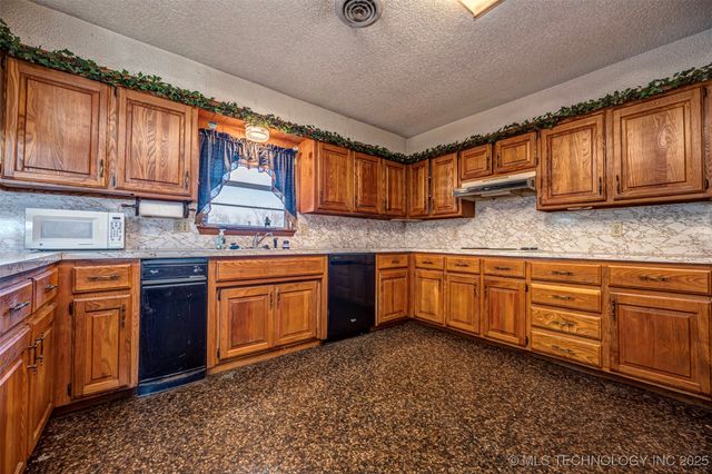 650 Williams, Sulphur, OK 73086