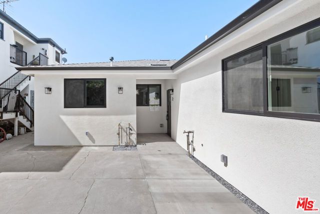 1558 S Genesee Avenue, Los Angeles, CA 90019