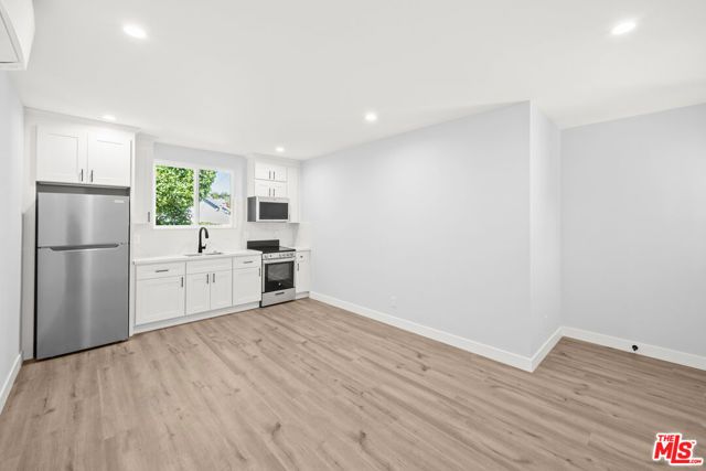 1558 S Genesee Avenue, Los Angeles, CA 90019
