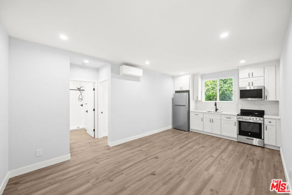 1558 S Genesee Avenue, Los Angeles, CA 90019