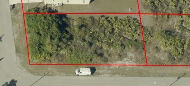 1607 Dora Avenue S, Lehigh Acres, FL 33976
