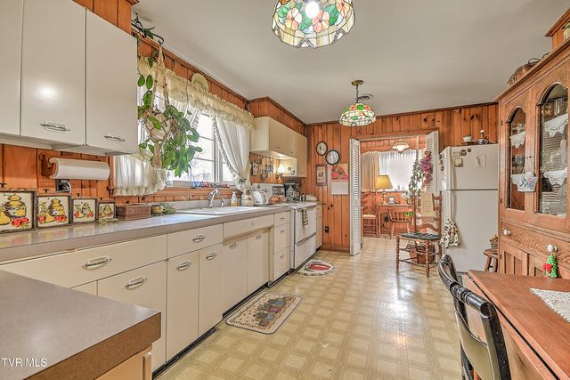 204 Exeter Lane, Blountville, TN 37617