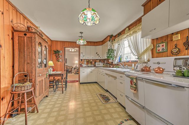 204 Exeter Lane, Blountville, TN 37617