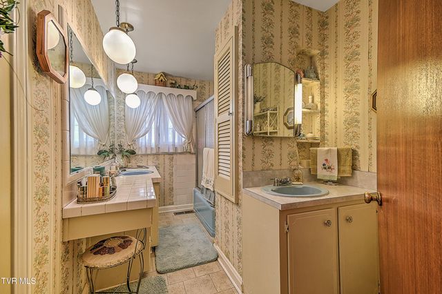 204 Exeter Lane, Blountville, TN 37617