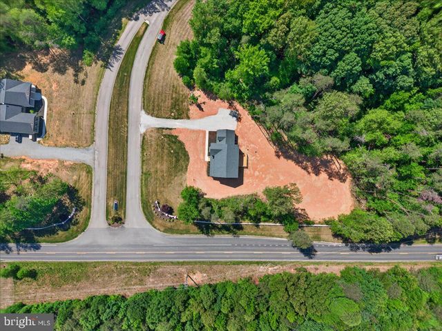 32 MILL RUN, Bumpass, VA 23024