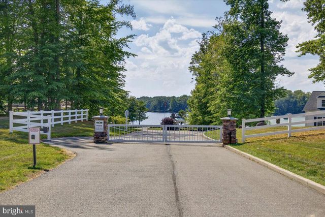 32 MILL RUN, Bumpass, VA 23024