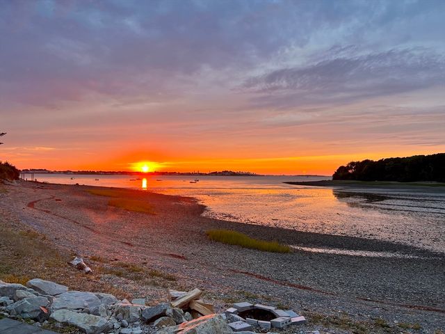 300 River St 12, Weymouth, MA 02191