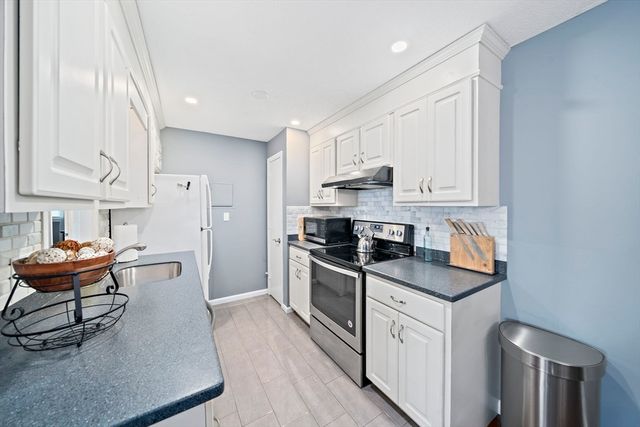 300 River St 12, Weymouth, MA 02191