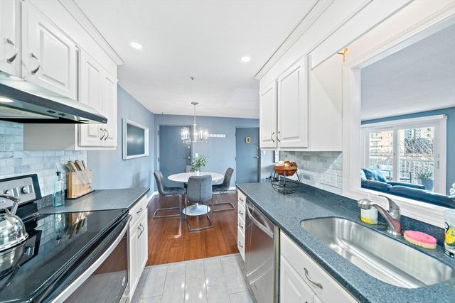 300 River St 12, Weymouth, MA 02191