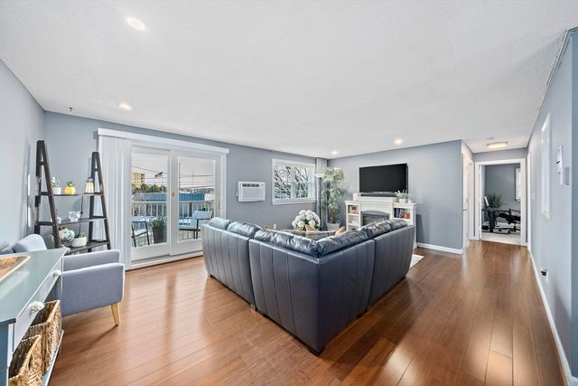 300 River St 12, Weymouth, MA 02191