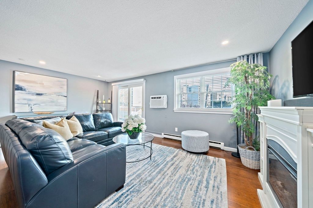 300 River St 12, Weymouth, MA 02191