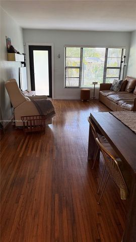 2 NE 44 ST 4, Miami, FL 33137