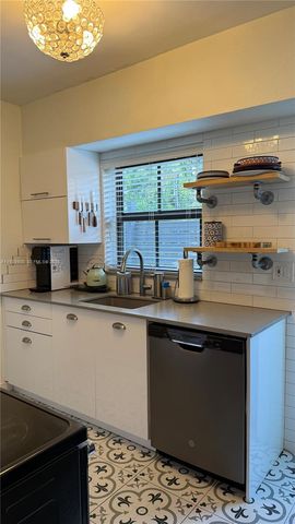 2 NE 44 ST 4, Miami, FL 33137