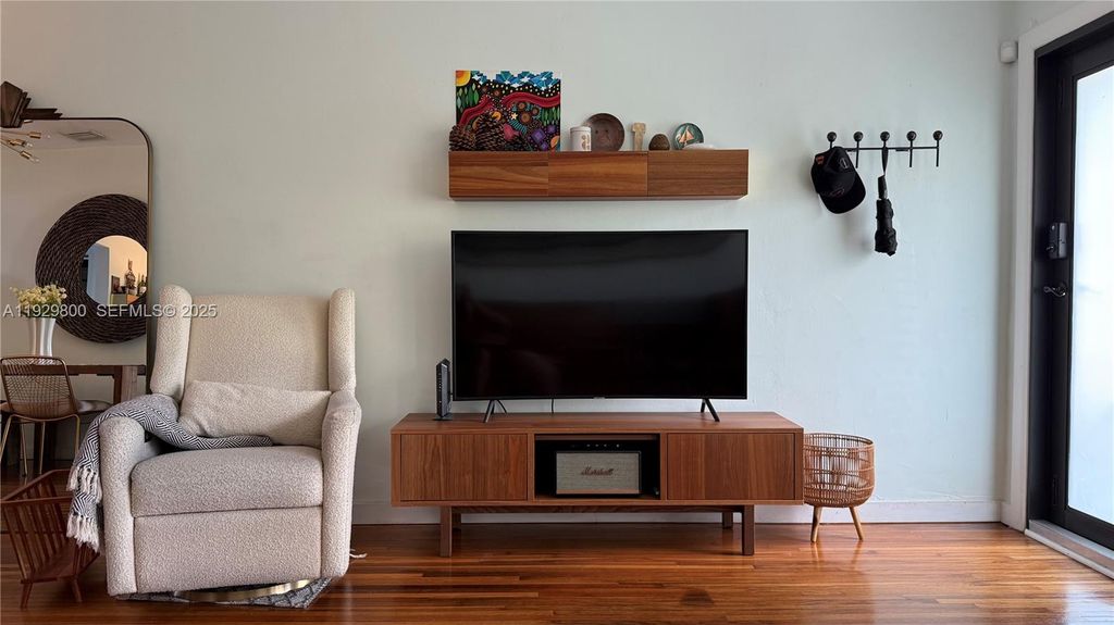 2 NE 44 ST 4, Miami, FL 33137