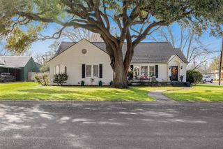 415 N Mechanic Street, Weimar, TX 78962