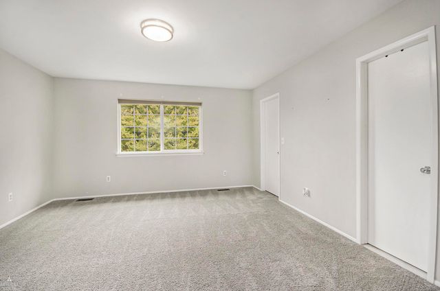 889 Kirts Boulevard, Troy, MI 48084