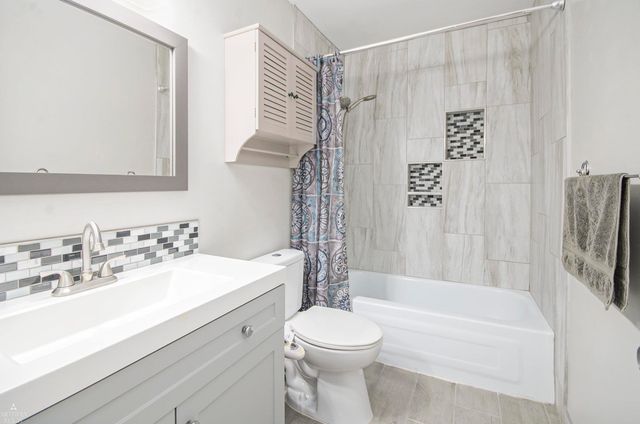 889 Kirts Boulevard, Troy, MI 48084