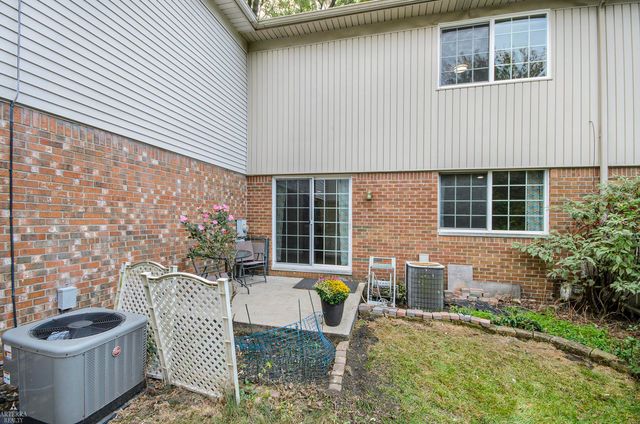 889 Kirts Boulevard, Troy, MI 48084