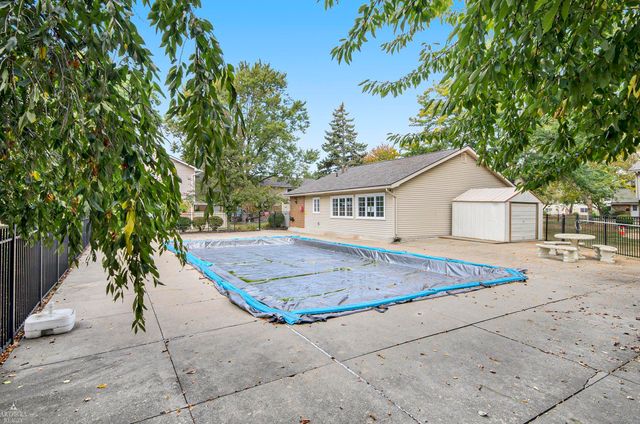 889 Kirts Boulevard, Troy, MI 48084