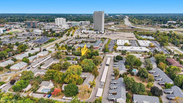 889 Kirts Boulevard, Troy, MI 48084