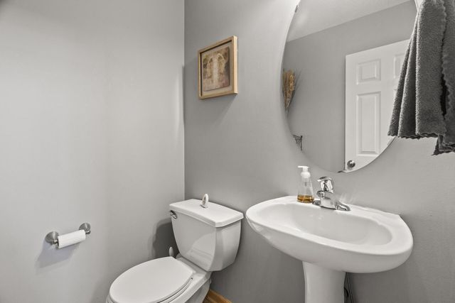 1666 Village Trail E 6, Maplewood, MN 55109