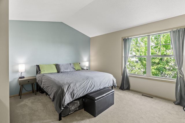 1666 Village Trail E 6, Maplewood, MN 55109