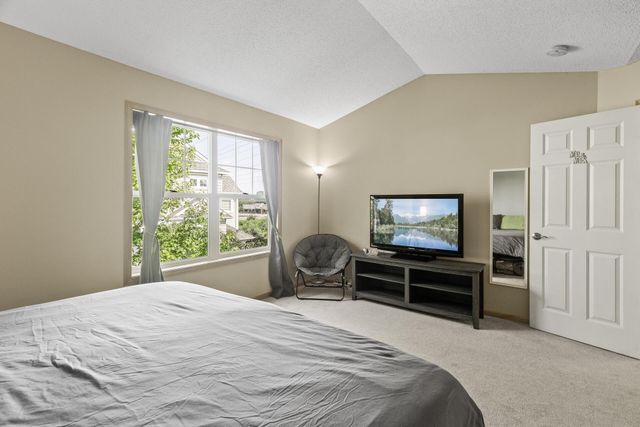 1666 Village Trail E 6, Maplewood, MN 55109