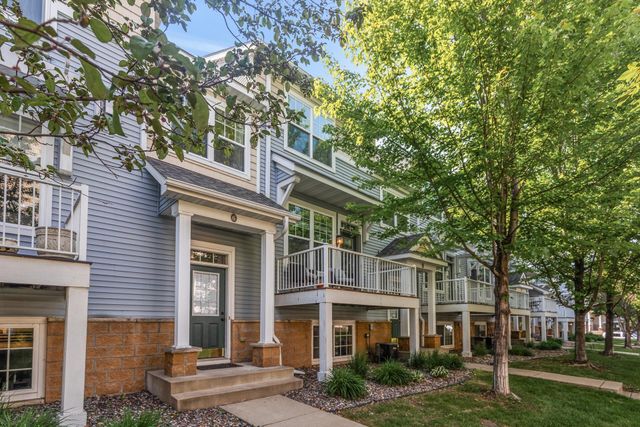 1666 Village Trail E 6, Maplewood, MN 55109