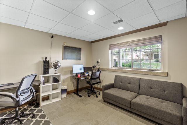 1666 Village Trail E 6, Maplewood, MN 55109