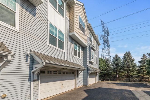 1666 Village Trail E 6, Maplewood, MN 55109