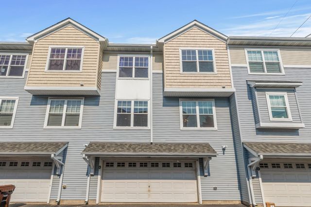 1666 Village Trail E 6, Maplewood, MN 55109