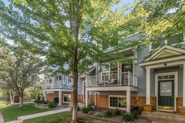 1666 Village Trail E 6, Maplewood, MN 55109