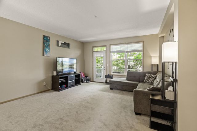 1666 Village Trail E 6, Maplewood, MN 55109