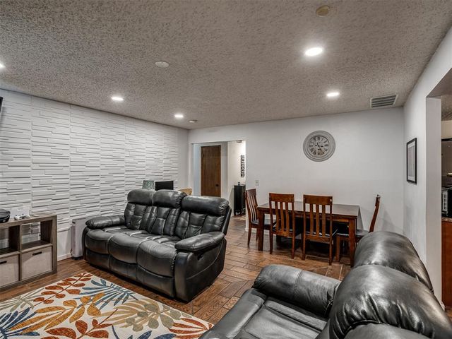 4505 Royal Oak Dr, Oklahoma City, OK 73135