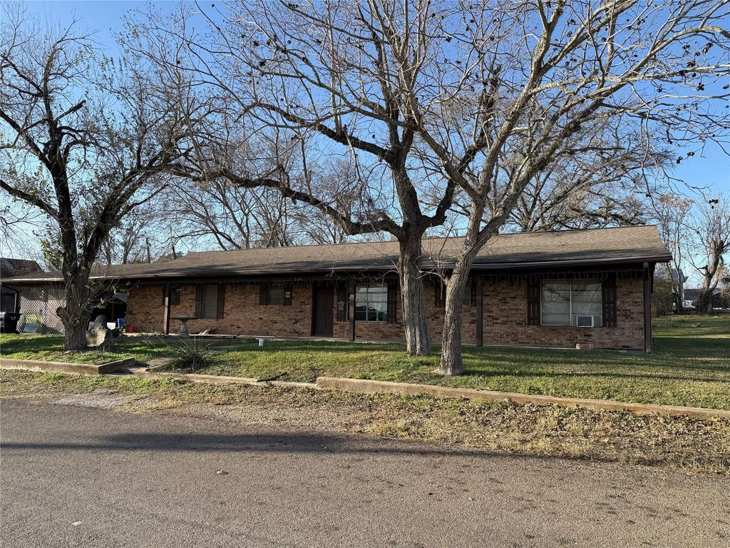 224 W Buffington Avenue, Anderson, TX 77830