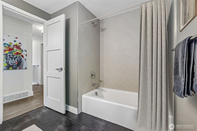 12022 210th Place SE, Issaquah, WA 98027