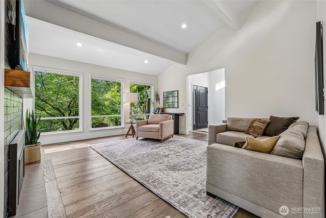 12022 210th Place SE, Issaquah, WA 98027