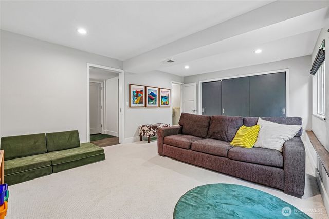 12022 210th Place SE, Issaquah, WA 98027